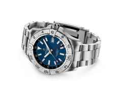 Breitling Avenger GMT 44 Automatik Edelstahl blaues Zifferblatt Metallband – Herrenuhren Uhr mit Datum aus Edelstahl. Das Gehäuse ist rund und silber. Das Edelstahlarmband ist silber. Das Zifferblatt ist ein Index in blau. – Ansicht 3