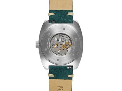 UMF Ruhla TV Gehäuse Handaufzug Edelstahl 41mm anthrazitfarbenes Zifferblatt graues Lederband limitiert – Herrenuhren Uhr ohne Datum aus Edelstahl, Keramik und Leder. Das Gehäuse ist tonneauform und silber. Das Lederarmband ist grau. Das Zifferblatt ist ein Index in grau. – Ansicht 2