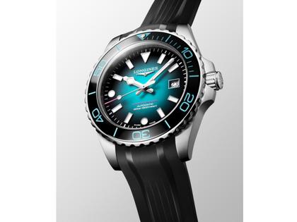 Longines HydroConquest 2026 Commonwealth Games Automatik Edelstahl 42mm türkises Zifferblatt schwarzes Kautschukband – Herrenuhren Uhr mit Datum aus Edelstahl, Kautschuk und Keramik. Das Gehäuse ist rund und silber. Das Kautschuk / Kunststoff / Silikon Armband ist schwarz. Das Zifferblatt ist ein Index in schwarz. – Ansicht 2