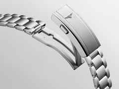 Longines Spirit Pilot Automatik Edelstahl 39mm schwarzes Zifferblatt Metallband – Herrenuhren Uhr ohne Datum aus Edelstahl. Das Gehäuse ist rund und silber. Das Edelstahlarmband ist silber. Das Zifferblatt ist arabisch und schwarz. – Ansicht 4