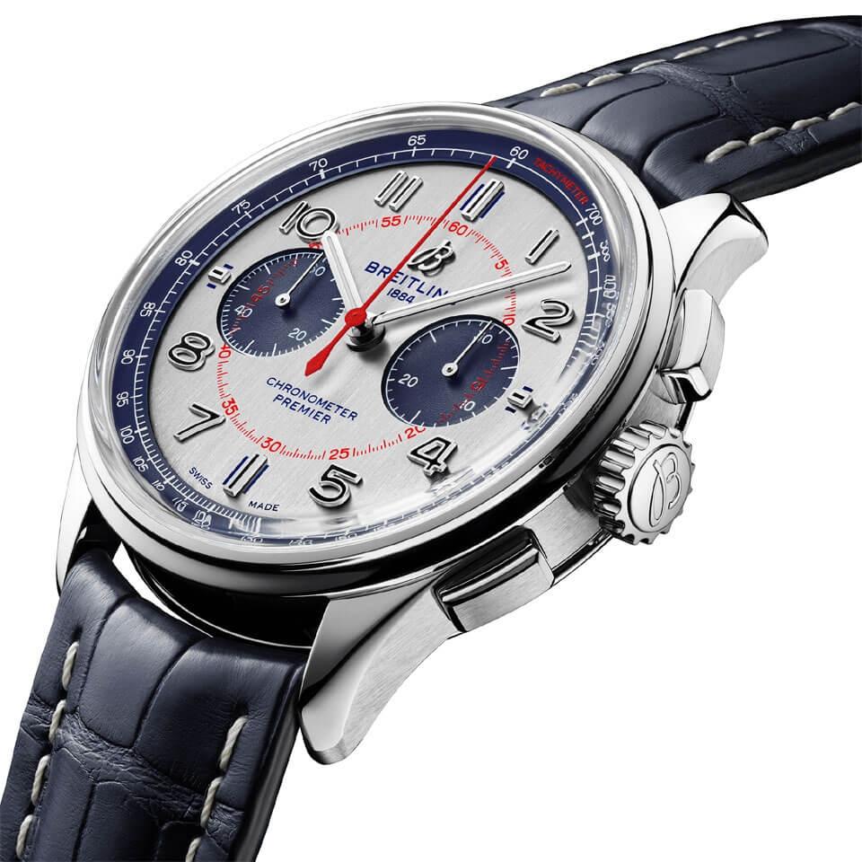 Breitling Premier B01 Chronograph 42 Bentley Mulliner Limited Edition Automatik Edelstahl weißes Zifferblatt blaues Lederband – Herrenuhren Chronograph aus Edelstahl. Das Gehäuse ist rund und silber. Das Lederarmband Kroko / Alligator ist blau. Das Zifferblatt ist ein Index in silber. – Ansicht 4