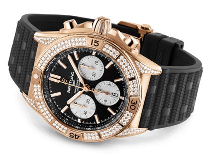 Breitling Chronomat B01 42 Automatik Rotgold schwarzes Zifferblatt mit Brillanten 1,30ct schwarzes Kautschukband – Herrenuhren Chronograph aus 750 Rotgold und Kautschuk. Das Gehäuse ist rund und roségold. Das Kautschuk / Kunststoff / Silikon Armband ist schwarz. Das Zifferblatt ist ein Index in schwarz. – Ansicht 3