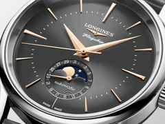 Longines Flagship Heritage Automatik Edelstahl 38,5mm graues Zifferblatt graues Lederband – Herrenuhren Uhr mit Datum aus Edelstahl und Leder. Das Gehäuse ist rund und silber. Das Lederarmband Kroko / Alligator ist grau. Das Zifferblatt ist ein Index in grau. – Ansicht 4