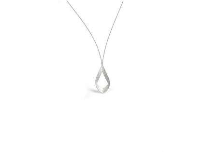 Jutta Ulland Der Drache und der edle Schliff Collier Silber mattiert mit Edelstahlschnur 90cm lang – Halsschmuck Collier aus 925 Silber, Edelstahl und und .