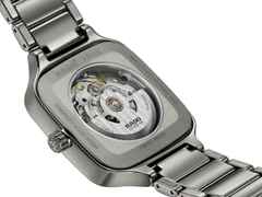 Rado True Square Open Heart Automatik Keramik 38mm graues Zifferblatt graues Keramikband – Herrenuhren Uhr ohne Datum aus Keramik und Titan. Das Gehäuse ist quadratisch und grau. Das Keramikarmband ist grau. Das Zifferblatt ist skelettiert und grau. – Ansicht 4