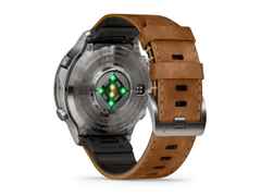 Garmin MARQ Adventurer Gen 3 Titan 47mm digitales Display braunes Lederband – Herrenuhren Uhr Multifunktion aus Keramik, Leder und Titan. Das Gehäuse ist rund und grau. Das Lederarmband ist braun. Der Zifferblatt ist digital. – Ansicht 4