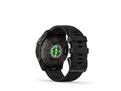 Garmin epix Pro Sapphire Titan carbongrau beschichtet 47 mm Kautschukband schwarz – Herrenuhren Uhr Multifunktion aus DLC beschichtet, Kautschuk und Titan. Das Gehäuse ist rund und schwarz. Das Kautschuk / Kunststoff / Silikon Armband ist schwarz. Das Zifferblatt ist digital und schwarz. – Ansicht 6