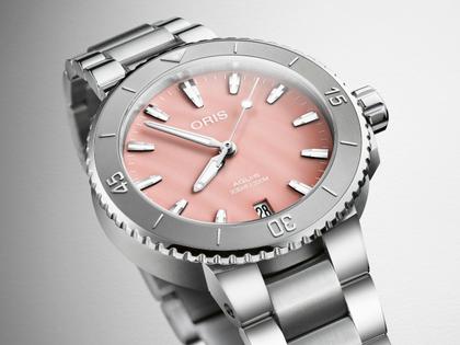 Oris Aquis Date Lady Automatik 36,5mm Edelstahl rosa Perlmutt-Zifferblatt Metallband – Damenuhren Uhr mit Datum aus Edelstahl. Das Gehäuse ist rund und silber. Das Edelstahlarmband ist silber. Das Zifferblatt ist ein Index in rosa. – Ansicht 2