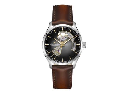 Hamilton Jazzmaster Open Heart Automatik Edelstahl 40mm schwarzes Zifferblatt braunes Lederband – Herrenuhren Uhr ohne Datum aus Edelstahl und Leder. Das Gehäuse ist rund und silber. Das Lederarmband ist braun. Das Zifferblatt ist ein Index in schwarz.