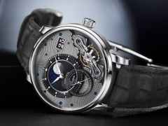 Glashütte Original PanoLunarInverse Automatik Platin 42mm silbernes Zifferblatt graues Lederband Limited Edition – Herrenuhren Uhr mit Kalender aus 950 Platin. Das Gehäuse ist rund und silber. Das Lederarmband Kroko / Alligator ist grau. Das Zifferblatt ist ein Index in silber. – Ansicht 4
