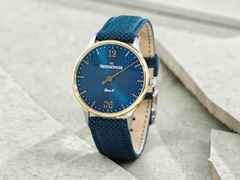 MeisterSinger Yaara Quarz Edelstahl 36mm blaues Zifferblatt blaues Textilband – Damenuhren Uhr ohne Datum aus Edelstahl und PVD beschichtet. Das Gehäuse ist rund und silber. Das Textilarmband ist blau. Das Zifferblatt ist arabisch Index und blau. – Ansicht 3