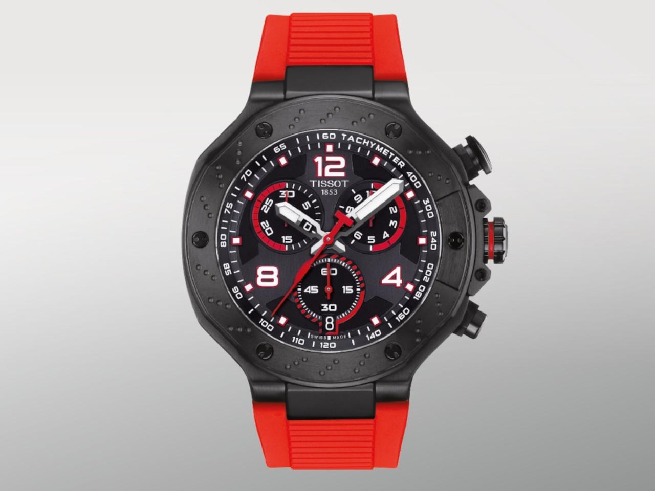 Tissot T-Race MotoGP                 2023 Chronograph Limited Edition  Quarz – Herrenuhren Chronograph aus Edelstahl und PVD beschichtet. Das Gehäuse ist rund und schwarz. Das Kautschuk / Kunststoff / Silikon Armband ist rot. Das Zifferblatt ist arabisch Index und schwarz. – Ansicht 2