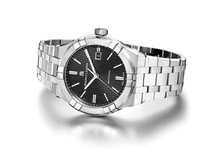 Maurice Lacroix Aikon Automatik Edelstahl 42mm schwarzes Zifferblatt Metallband – Herrenuhren Uhr mit Datum aus Edelstahl. Das Gehäuse ist rund und silber. Das Edelstahlarmband ist silber. Das Zifferblatt ist ein Index in schwarz. – Ansicht 2