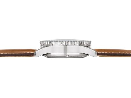 Sinn Spezialuhren 903 St II G Navigationschronograph Automatik Edelstahl 41mm grünes Zifferblatt braunes Lederband – Herrenuhren Chronograph aus Edelstahl und Leder. Das Gehäuse ist rund und silber. Das Lederarmband ist braun. Das Zifferblatt ist arabisch Index und grün. – Ansicht 3