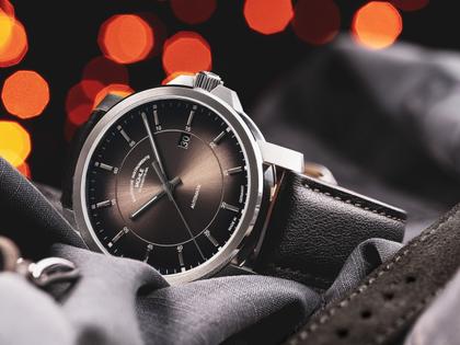 Mühle Glashütte 29er Casual Automatik Edelstahl 42,4mm braunes Zifferblatt braunes Lederband – Herrenuhren Uhr mit Datum aus Edelstahl und Leder. Das Gehäuse ist rund und silber. Das Lederarmband ist braun. Das Zifferblatt ist ein Index in braun. – Ansicht 6