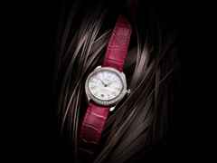 Glashütte Original Lady Serenade Automatik Edelstahl 36mm Perlmutt-Zifferblatt mit Brillanten rosa Lederband Limited Edition – Damenuhren Uhr mit Datum aus Edelstahl. Das Gehäuse ist rund und silber. Das Lederarmband Kroko / Alligator ist rosa. Das Zifferblatt ist arabisch Index und blau. – Ansicht 3