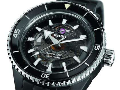 Rado Captain Cook  Keramik schwarz Keramikband – Herrenuhren Uhr ohne Datum aus Keramik. Das Gehäuse ist rund und schwarz. Das Keramikarmband ist schwarz. Das Zifferblatt ist ein Index in schwarz. – Ansicht 2