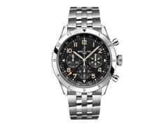 Breitling Super Avi B04 Chronograph GMT 46 P-51 Mustang Automatik Edelstahl schwarzes Zifferblatt Metallband – Herrenuhren Chronograph aus Edelstahl. Das Gehäuse ist rund und silber. Das Edelstahlarmband ist silber. Das Zifferblatt ist arabisch und schwarz.
