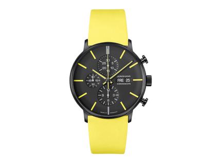 Junghans FORM A Chronoscope Automatik Edelstahl PVD-Schwarz 42mm schwarzes Zifferblatt gelbes Lederband – Herrenuhren Chronograph aus Edelstahl, Leder und PVD beschichtet. Das Gehäuse ist rund und schwarz. Das Lederarmband ist gelb. Das Zifferblatt ist ein Index in schwarz.