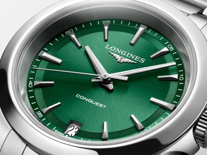 Longines Conquest Quarz Edelstahl 34mm grünes Zifferblatt Metallband – Damenuhren Uhr mit Datum aus Edelstahl. Das Gehäuse ist rund und silber. Das Edelstahlarmband ist silber. Das Zifferblatt ist ein Index in grün. – Ansicht 2