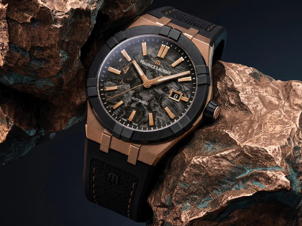 Maurice Lacroix AIKON-IC Frozen Carbon Automatik Bronze 43mm Carbon-Zifferblatt schwarzes Kautschukband limitiert – Herrenuhren Uhr mit Datum aus Bronze, Carbon, Edelstahl, Kautschuk, Keramik und Leder. Das Gehäuse ist rund und bronze. Das Kautschuk / Kunststoff / Silikon Armband ist schwarz. Das Zifferblatt ist ein Index in schwarz. – Ansicht 2