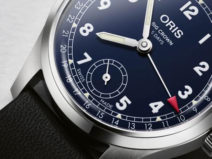 Oris Big Crown Pointer Date  Calibre 403 blaues Zifferblatt schwarzes Lederband – Herrenuhren Uhr mit Datum aus Edelstahl. Das Gehäuse ist rund und silber. Das Lederarmband ist schwarz. Das Zifferblatt ist arabisch und blau. – Ansicht 2