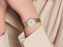 Longines La Grande Classique Quarz Edelstahl Gelbgold-PVD 24mm weißes Zifferblatt Metallband – Damenuhren Uhr ohne Datum aus Edelstahl und PVD beschichtet. Das Armband ist ein vergoldetes Edelstahlarmband. Der Zifferblatt ist römisch. – Ansicht 6