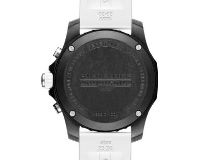 Breitling Endurance Pro 44 Chronograph Quarz Breitlight schwarzes Zifferblatt weißes Kautschukband – Herrenuhren Chronograph aus Sonstiges. Das Gehäuse ist rund und schwarz. Das Kautschuk / Kunststoff / Silikon Armband ist weiß. Das Zifferblatt ist arabisch und schwarz. – Ansicht 2