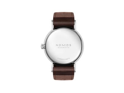 Nomos Glashütte Ludwig 33 Emailleweiß Handaufzug Edelstahl weißes Zifferblatt braunes Lederband Stahlboden – Damenuhren Uhr ohne Datum aus Edelstahl. – Ansicht 2