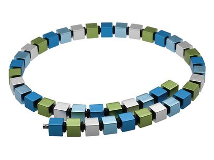Apero Würfelkette 8mm Farbverlauf hellgrün, türkis, eisblau, natur – Halsschmuck Collier aus Aluminium, Edelstahl und und .