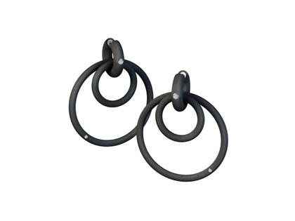 André Ribeiro Creolen Kautschuk groß mit Brillanten 0,020ct – Ohrschmuck Creolen in schwarz und aus 750 Weißgold und Kautschuk.