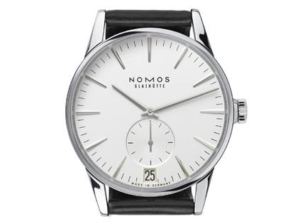 Nomos Glashütte Zürich Datum Automatik Edelstahl 40mm weißes Zifferblatt schwarzes Lederband – Herrenuhren Uhr mit Datum aus Edelstahl und Leder. Das Gehäuse ist rund und silber. Das Lederarmband ist schwarz. Das Zifferblatt ist ein Index in silber. – Ansicht 2
