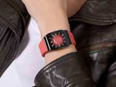 Rado Anatom Automatik Keramik 32,5mm schwarz-rotes Zifferblatt rotes Kautschukband – Damenuhren Uhr mit Datum aus Edelstahl, Kautschuk, Keramik und PVD beschichtet. Das Gehäuse ist rechteckig und schwarz. Das Kautschuk / Kunststoff / Silikon Armband ist rot. Das Zifferblatt ist ein Index in rot. – Ansicht 7
