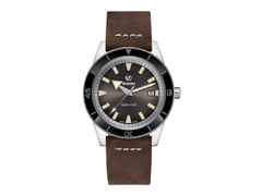 Rado Captain Cook Edelstahl braun Lederband – Herrenuhren Uhr mit Datum aus Edelstahl und Keramik. Das Gehäuse ist rund und silber. Das Lederarmband ist braun. Das Zifferblatt ist ein Index in braun.
