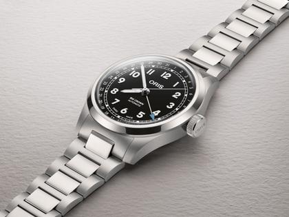 Oris Big Crown Pointer Date Automatik Edelstahl 40mm schwarzes Zifferblatt Metallband – Herrenuhren Uhr mit Datum aus Edelstahl. Das Gehäuse ist rund und silber. Das Edelstahlarmband ist silber. Das Zifferblatt ist arabisch und schwarz. – Ansicht 3
