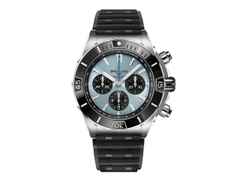 Breitling Super Chronomat B01 44 Automatik Edelstahl und Platin eisblaues Zifferblatt schwarzes Kautschukband – Herrenuhren Chronograph aus 950 Platin und Edelstahl. Das Gehäuse ist rund und silber. Das Kautschuk / Kunststoff / Silikon Armband ist schwarz. Das Zifferblatt ist ein Index in blau.