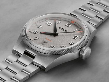 Oris ProPilot Date Automatik Edelstahl 41mm graues Zifferblatt Metallband – Herrenuhren Uhr mit Datum aus Edelstahl. Das Gehäuse ist rund und silber. Das Edelstahlarmband ist silber. Das Zifferblatt ist arabisch und grau. – Ansicht 5