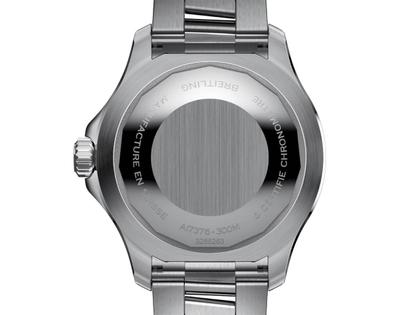 Breitling Superocean Automatic 44 Edelstahl schwarzes Zifferblatt Metallband – Herrenuhren Uhr ohne Datum aus Edelstahl und Keramik. Das Gehäuse ist rund und silber. Das Kautschuk / Kunststoff / Silikon Armband ist silber. Das Zifferblatt ist ein Index in schwarz. – Ansicht 2