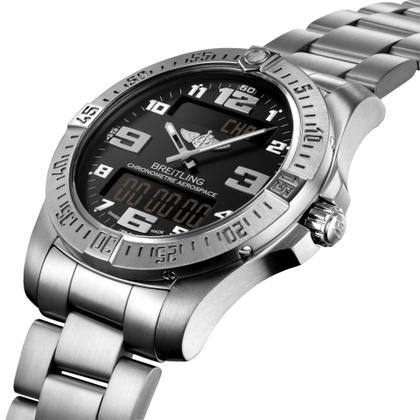 Breitling Aerospace Evo Quarz Titan 43mm schwarzes Zifferblatt Metallband – Herrenuhren Uhr Multifunktion aus Titan. Das Gehäuse ist rund und grau. Das Titanarmband ist grau. Das Zifferblatt ist arabisch und schwarz. – Ansicht 4