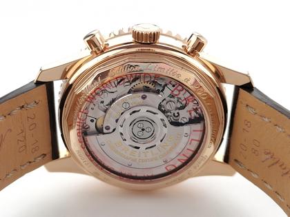 Breitling Montbrillant 01 Limited Edition Automatik Rotgold 40mm beiges Zifferblatt braunes Lederband RB013112 Full Set mit Garantie Occasion – Herrenuhren Chronograph aus 750 Rotgold. Das Gehäuse ist rund und rotgold. Das Lederarmband ist braun. Das Zifferblatt ist arabisch Index und beige. – Ansicht 2