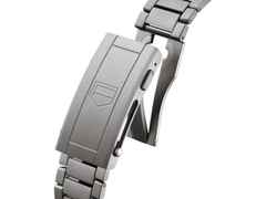 TAG Heuer Aquaracer Professional 500 Date Automatik Titan 42mm schwarzes Zifferblatt Metallband limitiert – Herrenuhren Uhr mit Datum aus Keramik und Titan. Das Gehäuse ist rund und silber. Das Titanarmband ist silber. Das Zifferblatt ist ein Index in schwarz. – Ansicht 6