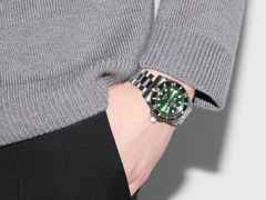 Gucci Dive Automatik Edelstahl 40mm grünes Zifferblatt Metallband YA136363 – Herrenuhren Uhr ohne Datum aus Edelstahl und Keramik. Das Gehäuse ist rund und silber. Das Edelstahlarmband ist silber. Das Zifferblatt ist ein Index in grün. – Ansicht 3