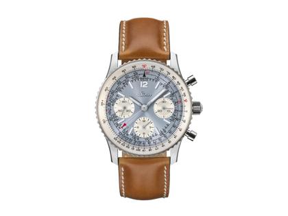 Sinn Spezialuhren 903 St II HB Navigationschronograph Automatik Edelstahl 41mm hellblaues Zifferblatt Metallband und Lederband limitiert – Herrenuhren Chronograph aus Edelstahl und Leder. Das Gehäuse ist rund und silber. Das Edelstahlarmband ist silber. Das Zifferblatt ist arabisch Index und blau. – Ansicht 2