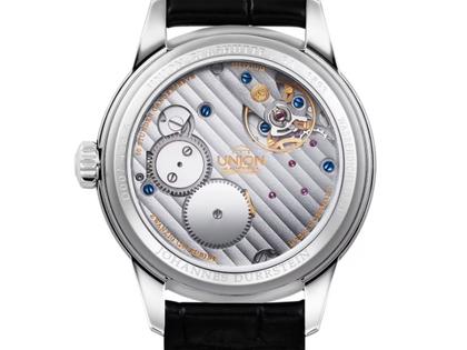 Union Glashütte 1893 Johannes Dürrstein Edition Doppelmondphase Handaufzug Edelstahl 41mm beiges Zifferblatt braunes Lederband – Herrenuhren Uhr mit Datum aus Edelstahl und Leder. Das Gehäuse ist rund und silber. Das Lederarmband ist braun. Das Zifferblatt ist römisch Index und beige. – Ansicht 2