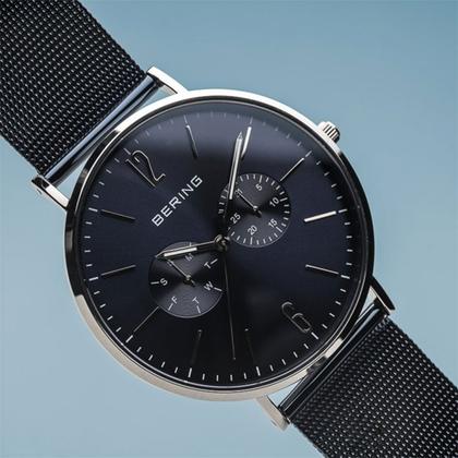 Bering 14240 Edelstahl Herrenuhr blaues Zifferblatt blaues Edelstahlband – Herrenuhren Uhr mit Datum aus Edelstahl. Das Gehäuse ist rund und silber. Das Edelstahlarmband ist blau. Das Zifferblatt ist arabisch Index und blau. – Ansicht 2