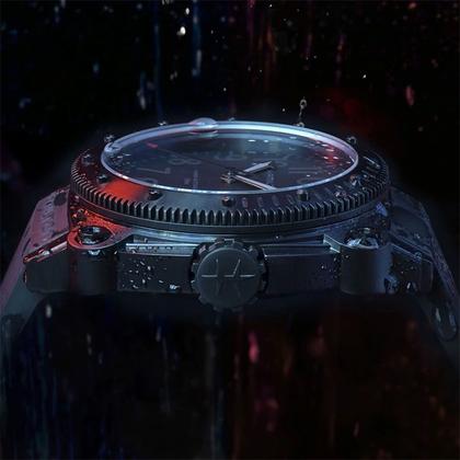 Hamilton BeLOWZERO Auto Limited Edition TENET Titan 46mm rote Zeigerspitze schwarzes Kautschukband – Herrenuhren Uhr ohne Datum aus Titan. Das Gehäuse ist rund und schwarz. Das Kautschuk / Kunststoff / Silikon Armband ist schwarz. Das Zifferblatt ist arabisch und schwarz. – Ansicht 3
