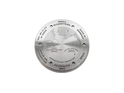 Mühle Glashütte S.A.R. Mission-Timer TITAN Automatik 43mm schwarzes Zifferblatt schwarzes Kautschukband – Herrenuhren Uhr mit Datum aus Keramik und Titan. Das Gehäuse ist rund und silber. Das Kautschuk / Kunststoff / Silikon Armband ist schwarz. Das Zifferblatt ist ein Index in schwarz. – Ansicht 6