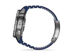 Garmin MARQ Diver Gen 3 Titan 47mm digitales Display blaues Kautschukband – Herrenuhren Uhr Multifunktion aus Kautschuk, Keramik und Titan. Das Gehäuse ist rund und grau. Das Kautschuk / Kunststoff / Silikon Armband ist blau. Der Zifferblatt ist digital. – Ansicht 3