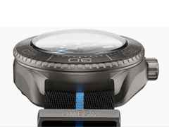 Omega Seamaster Planet Ocean 6000M Ultra Deep Automatik Titan 45,5mm schwarzes Zifferblatt NATO Armband – Herrenuhren Uhr ohne Datum aus Titan. Das Gehäuse ist rund und silber. Das Textilarmband ist schwarz. Das Zifferblatt ist arabisch Index und schwarz. – Ansicht 5