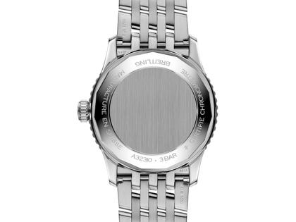 Breitling Navitimer Automatic GMT 41 Chronometer Edelstahl schwarzes Zifferblatt Metallband – Herrenuhren Uhr mit Datum aus Edelstahl. Das Gehäuse ist rund und silber. Das Edelstahlarmband ist silber. Das Zifferblatt ist ein Index in schwarz. – Ansicht 2